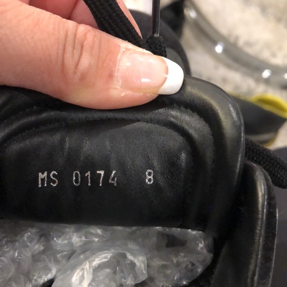 Authentic Louis Vuitton fits like a size 9 men - Picture 9 of 9